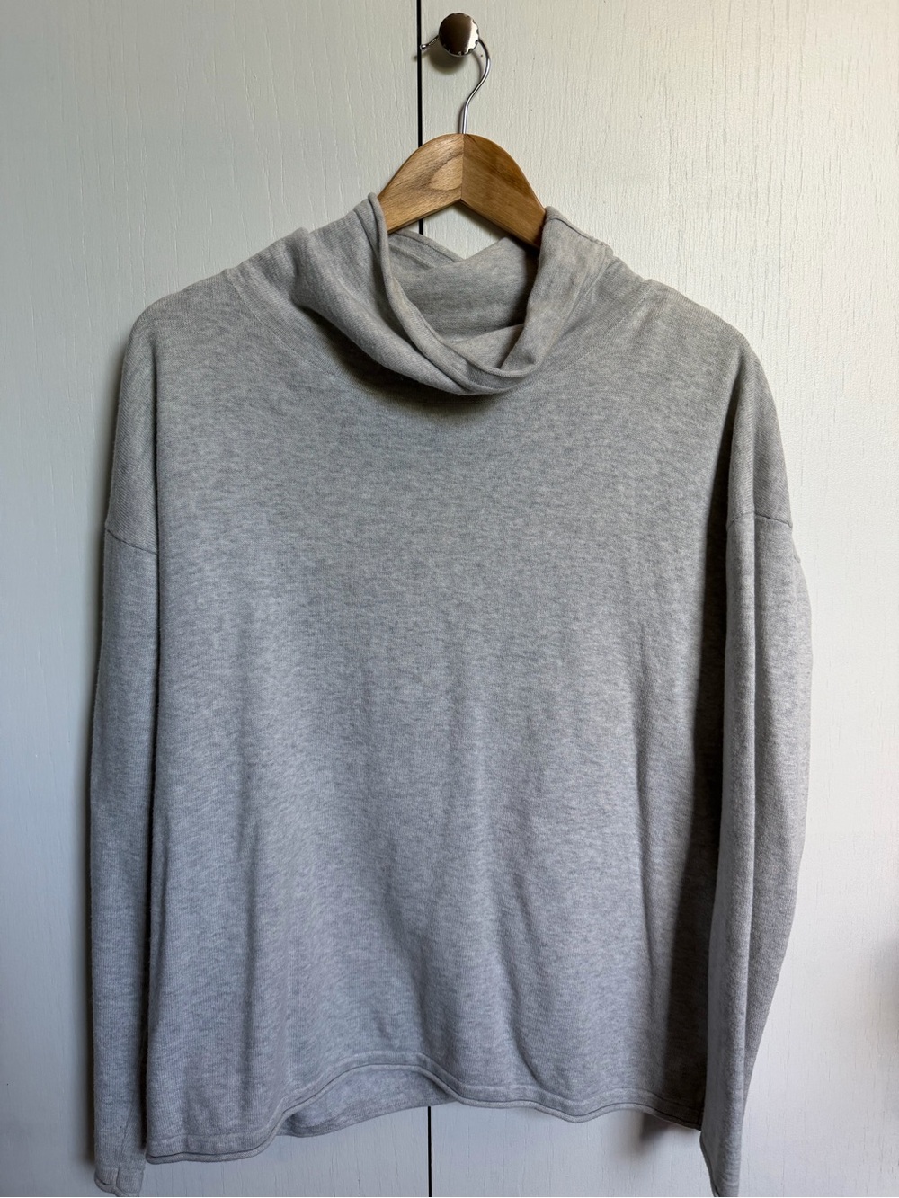Woman’s Vineyard Vines Lightweight Gray Cowl Neck Sweater